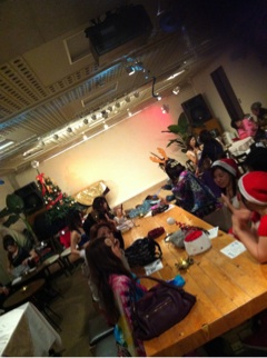 guest-are-waiting-bellydancers-for-christmas-haflat-party-in-2011