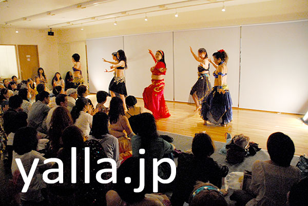 performance-17th-shot-of-bellydancers-in-3rd-mini-live-kobe-2011