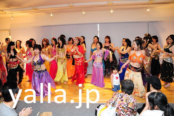 performance-18th-shot-of-bellydancers-in-3rd-mini-live-kobe-2011